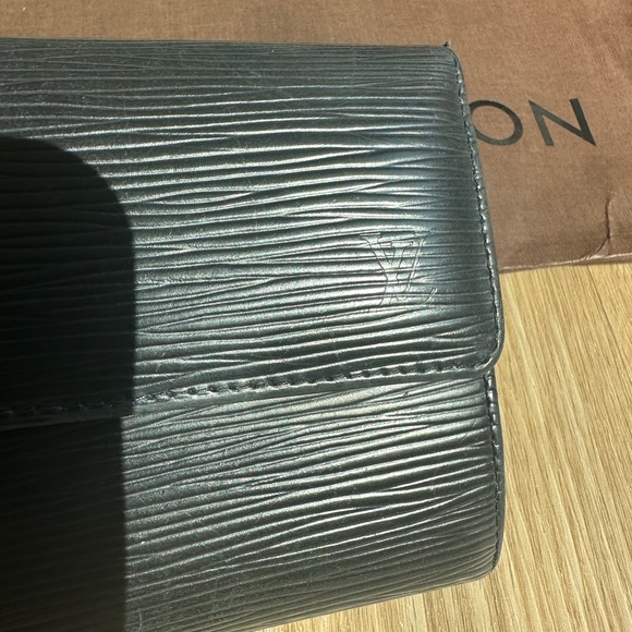 Authentic Louis Vuitton black Epi wallet - Picture 5 of 12